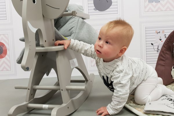 Mamino navdu&scaron;enje nad kotičkom za malčke v Minicityju