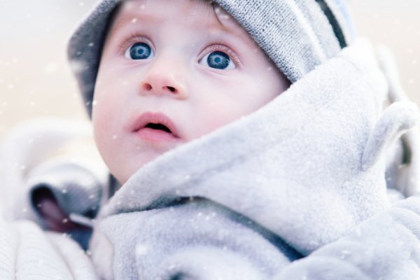 Blog Okrogli trebu&scaron;čki: Z dojenčkom pozimi