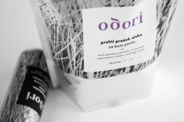 Zakaj za pranje otro&scaron;kih oblačil izbrati naravni pra&scaron;ek?